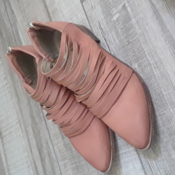 SALE!!!FREE PEOPLE..LOST VALLEY BOOTIES.. - Picture 8 of 8